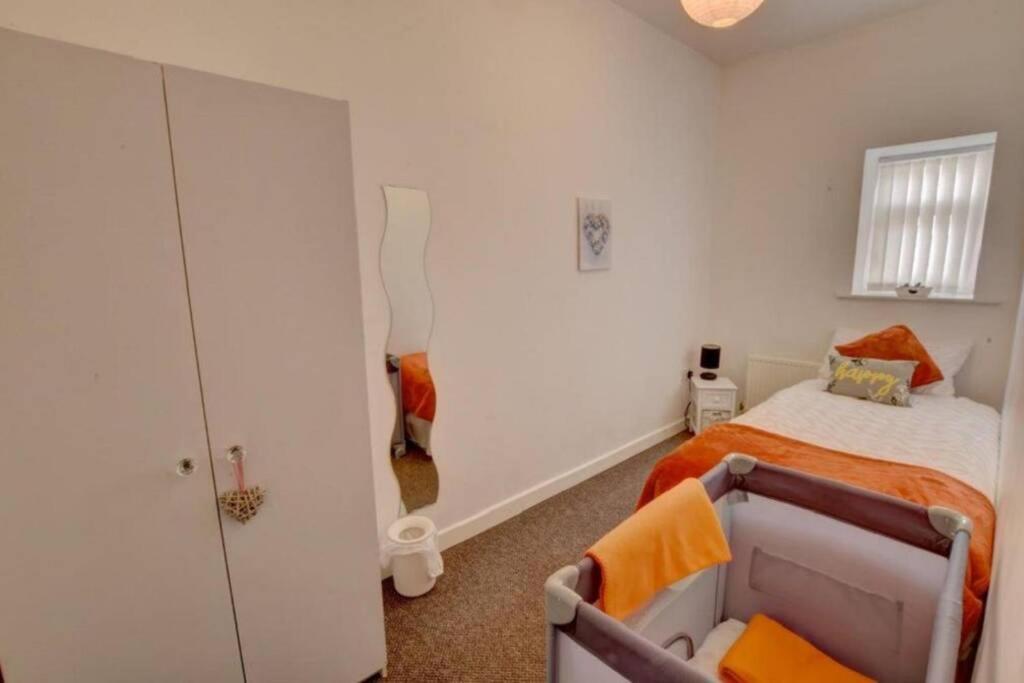 Pomfret House, 3 Bedrooms, Burnley Central, Contractors And Groups First Choice, Free Parking Екстер'єр фото