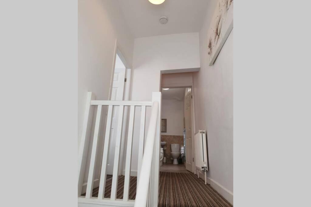 Pomfret House, 3 Bedrooms, Burnley Central, Contractors And Groups First Choice, Free Parking Екстер'єр фото