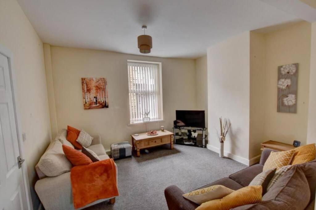 Pomfret House, 3 Bedrooms, Burnley Central, Contractors And Groups First Choice, Free Parking Екстер'єр фото